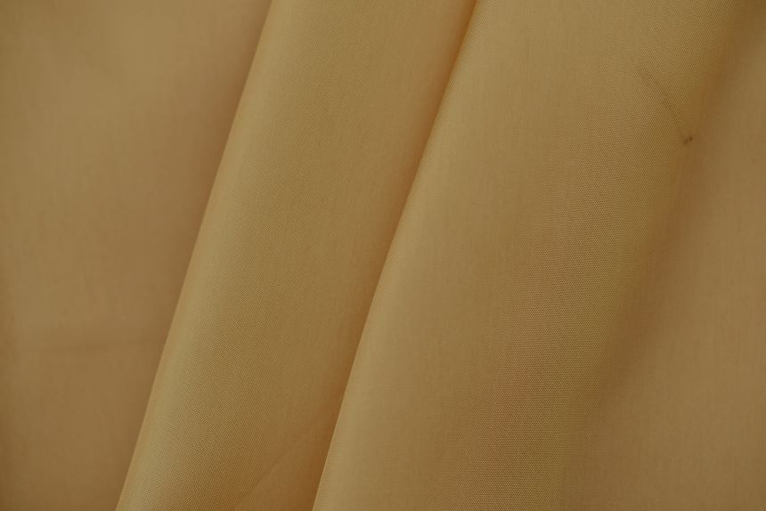 светло-желтый