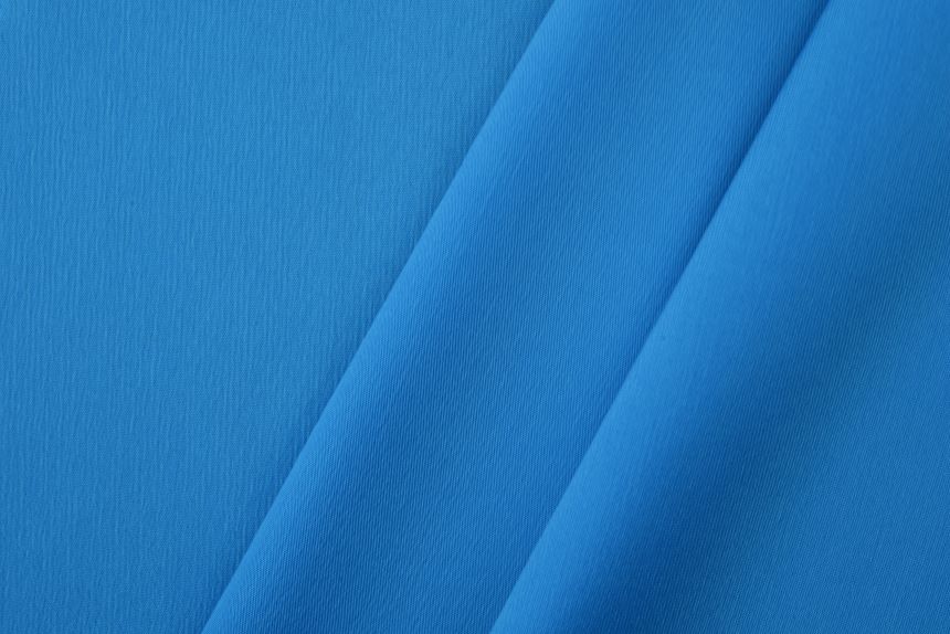 ярко-голубой