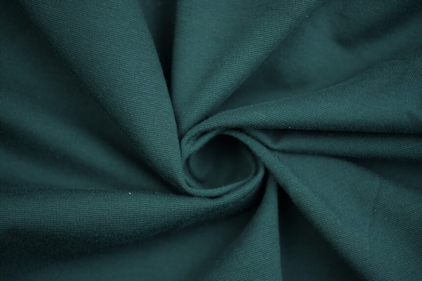 темно-зеленый