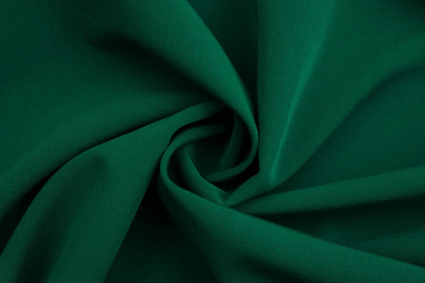 темно-зеленый