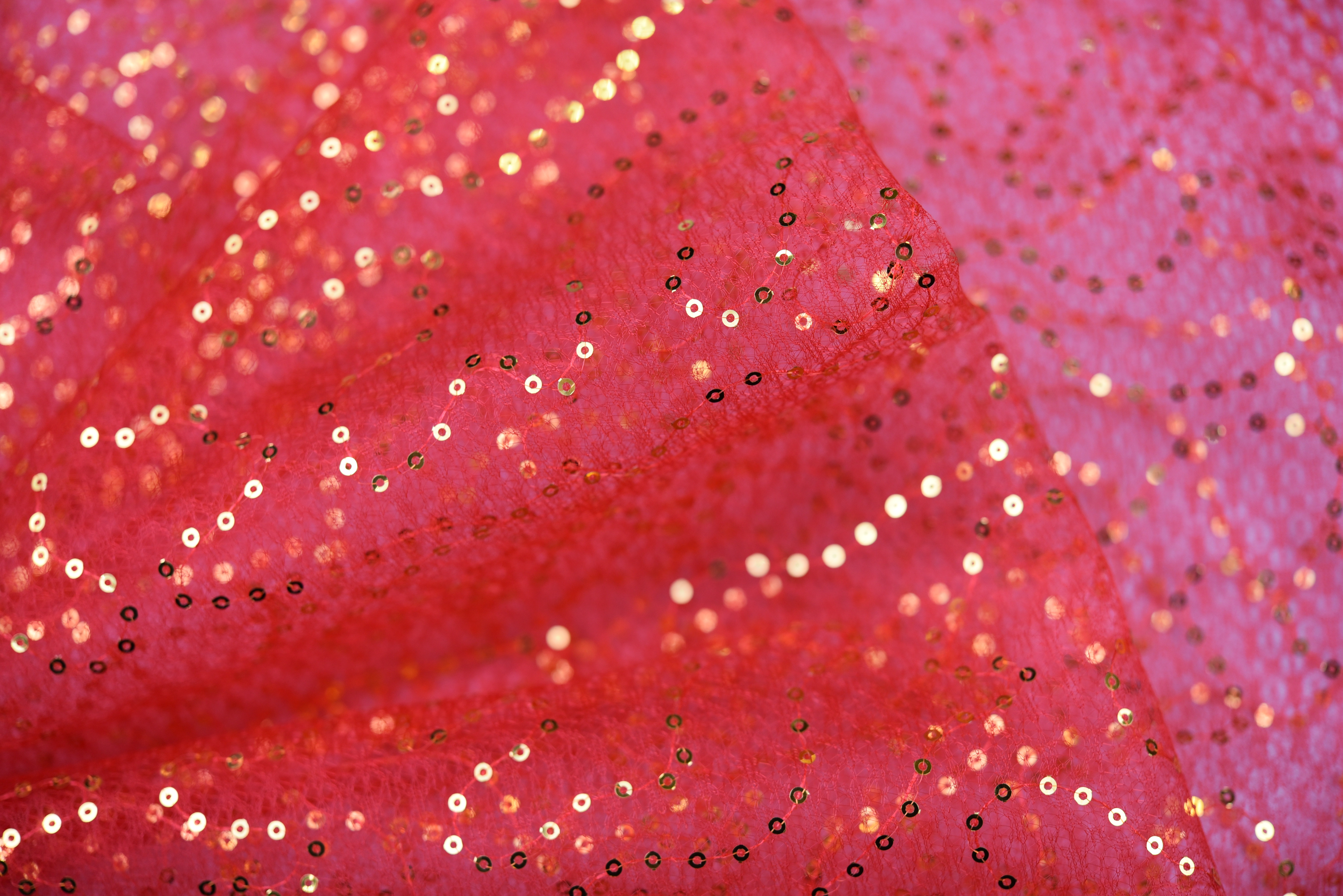 красный с золотом