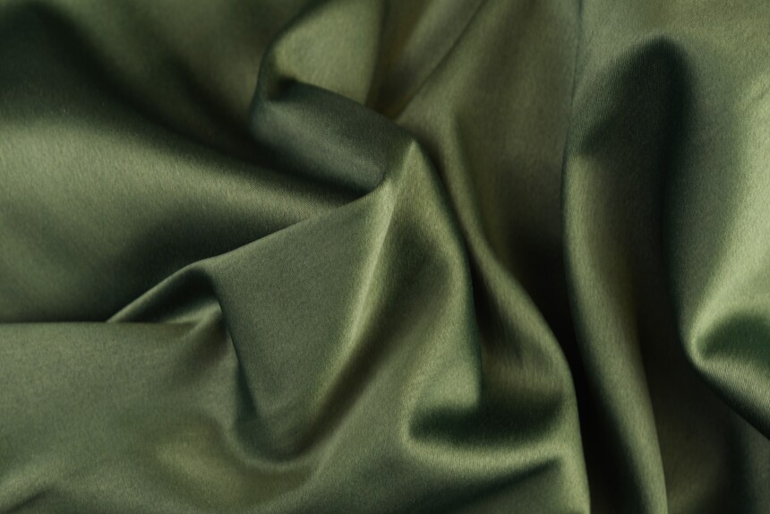 темно-зеленый