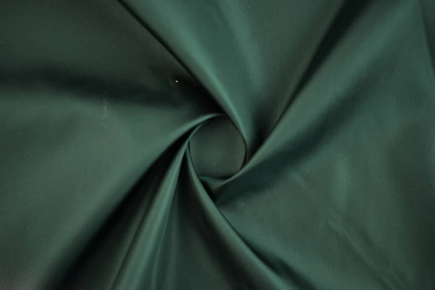 темно-зеленый