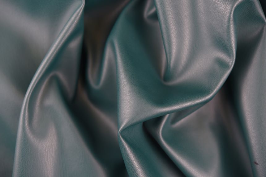 темно-зеленый