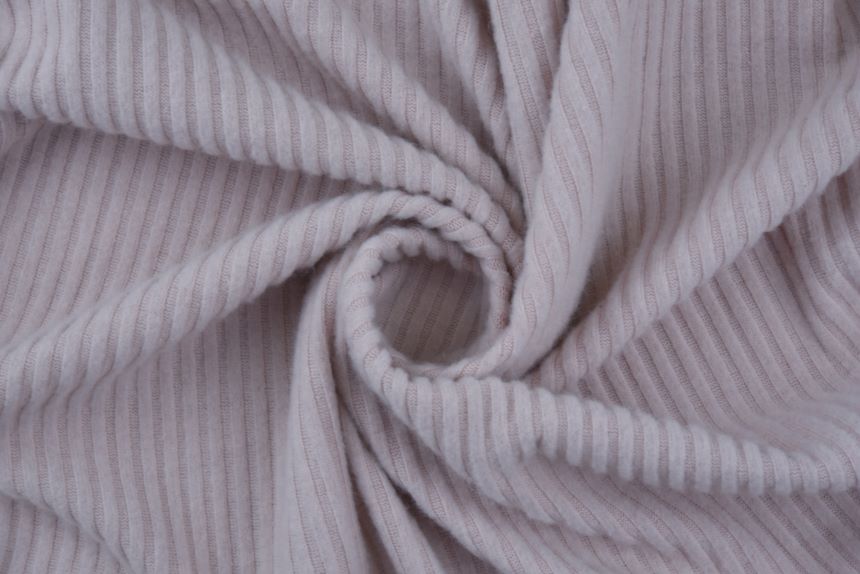 бледно-сиреневый