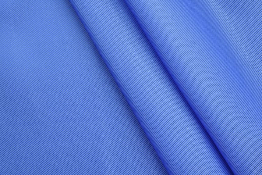 ярко-голубой