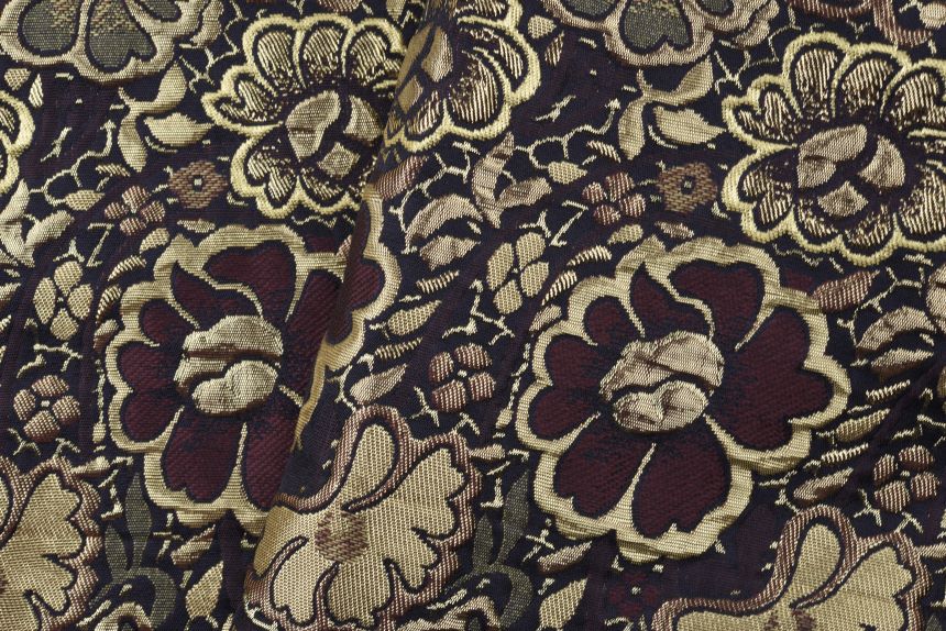 коричневый