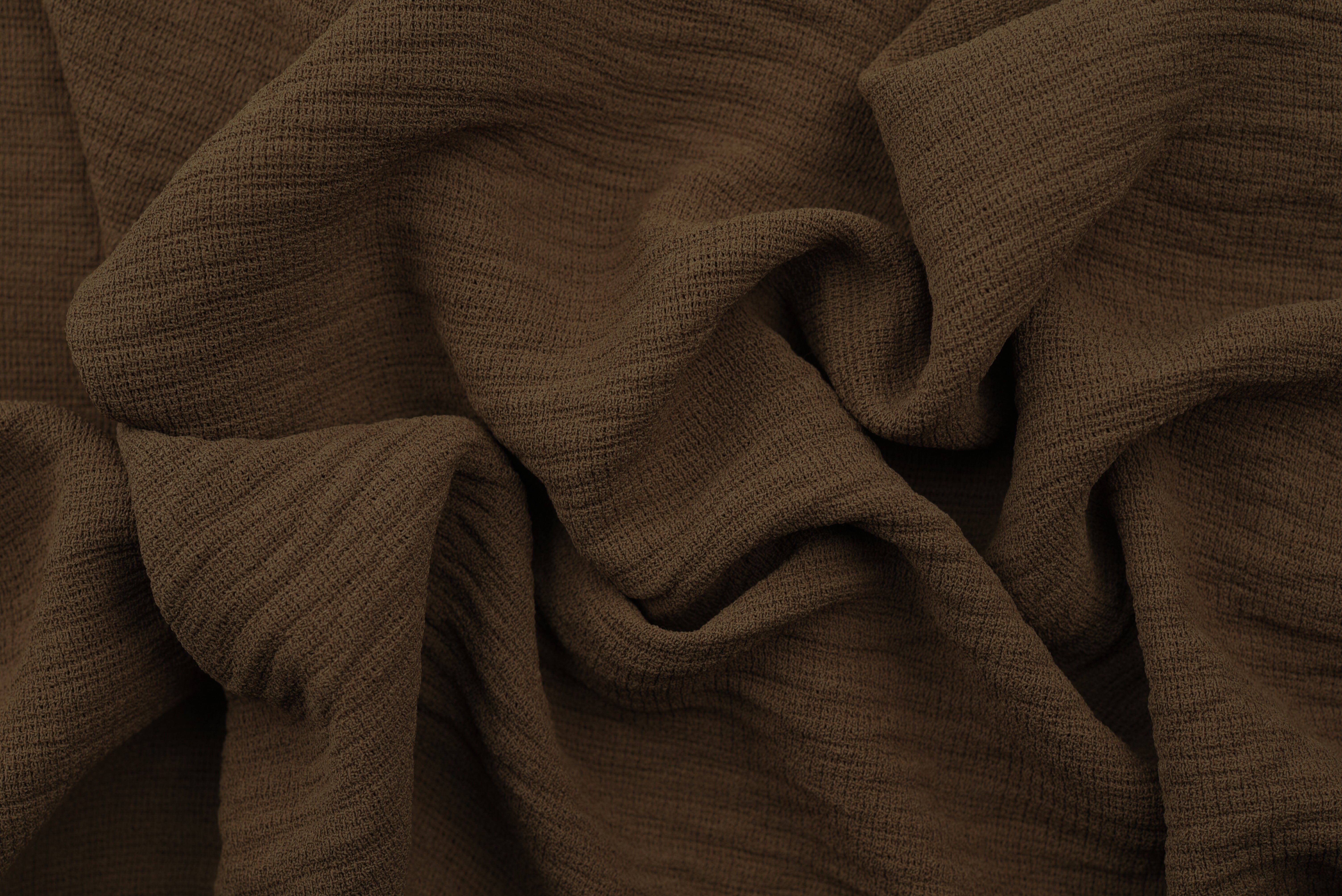 коричневый