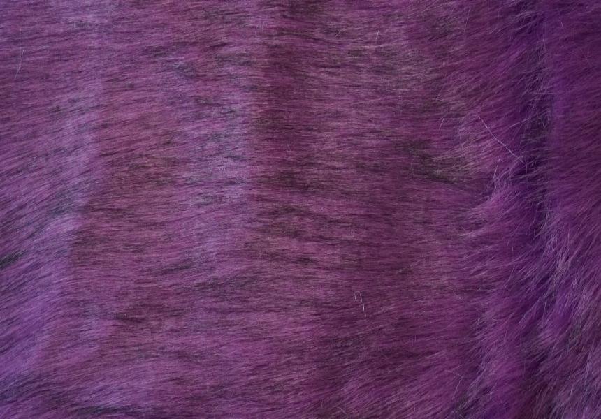 темно-пурпурный