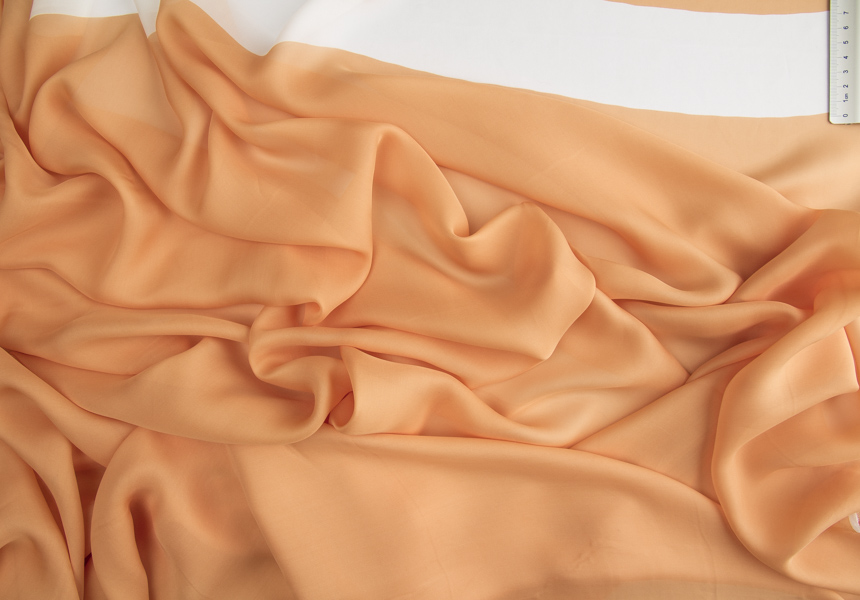 персиковый