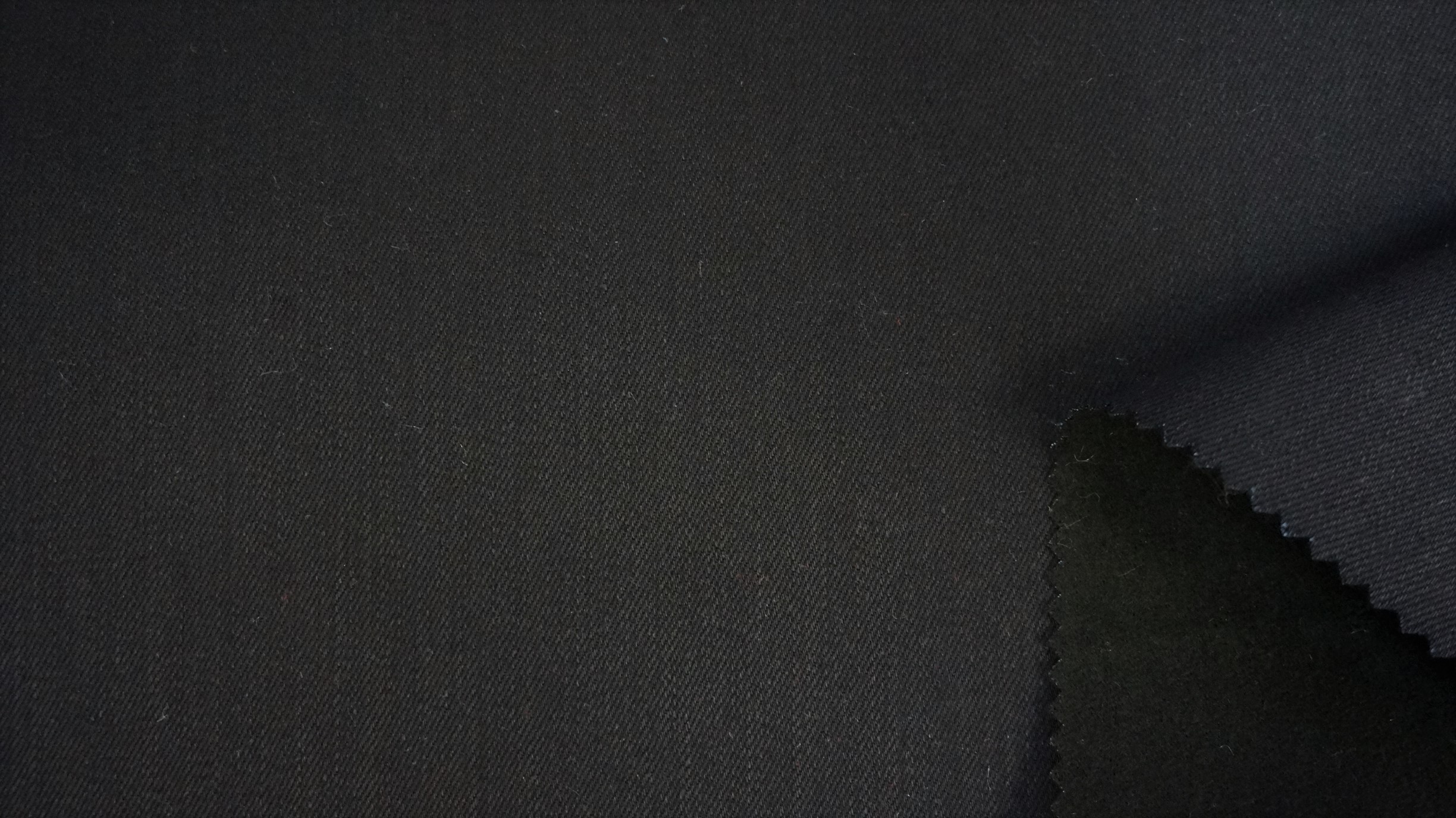 темно -синий